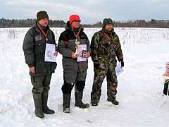 Чемпионом Беларуси по ловле рыбы на зимнюю блесну стала минская команда Перекат 1